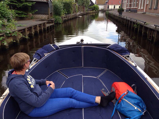 Marcella op de boot in Friesland