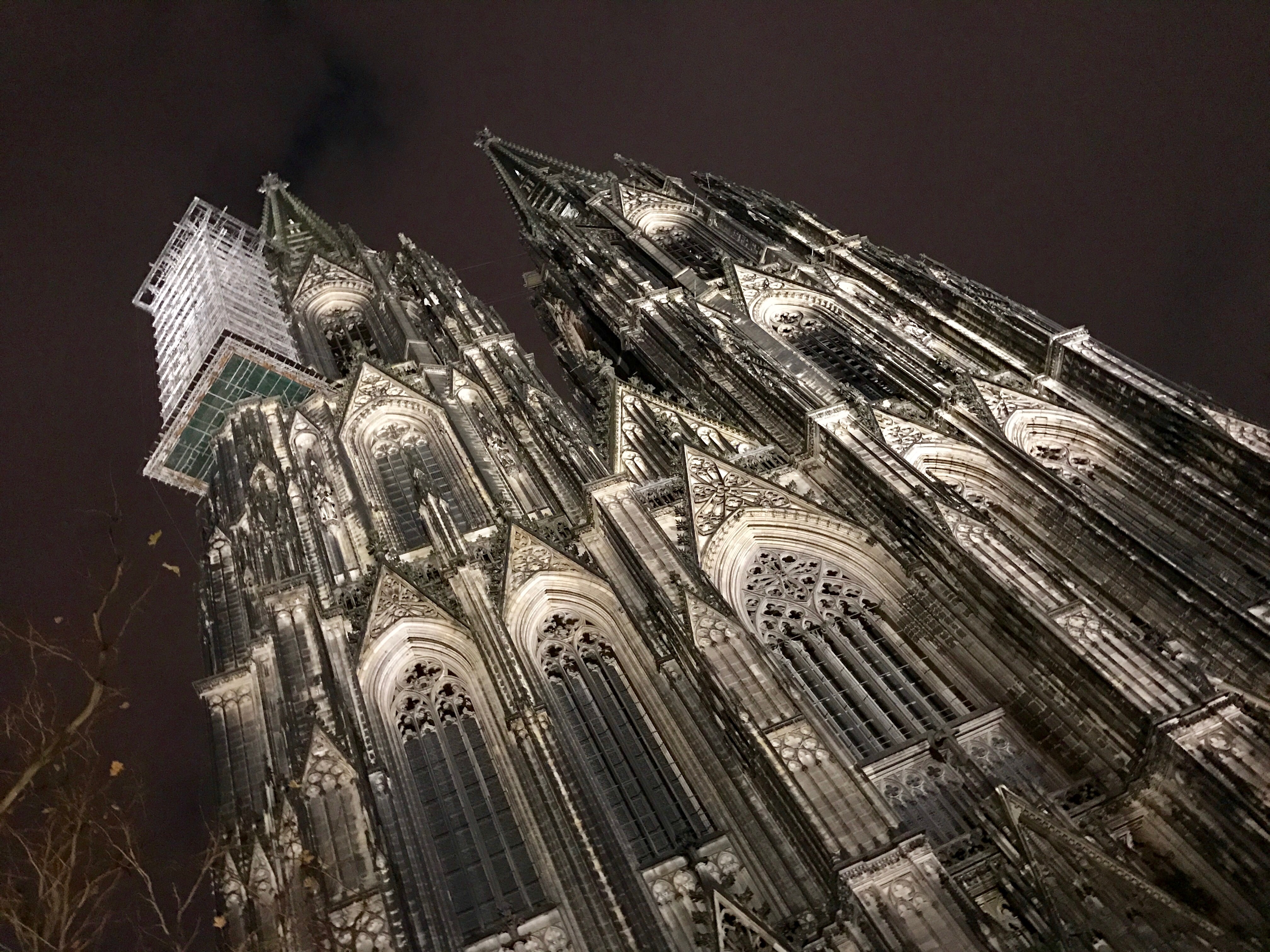 De Dom van Keulen bij nacht
