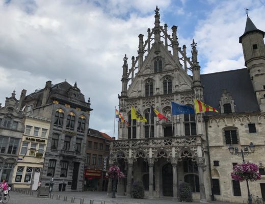 Mechelen, Stadhuis